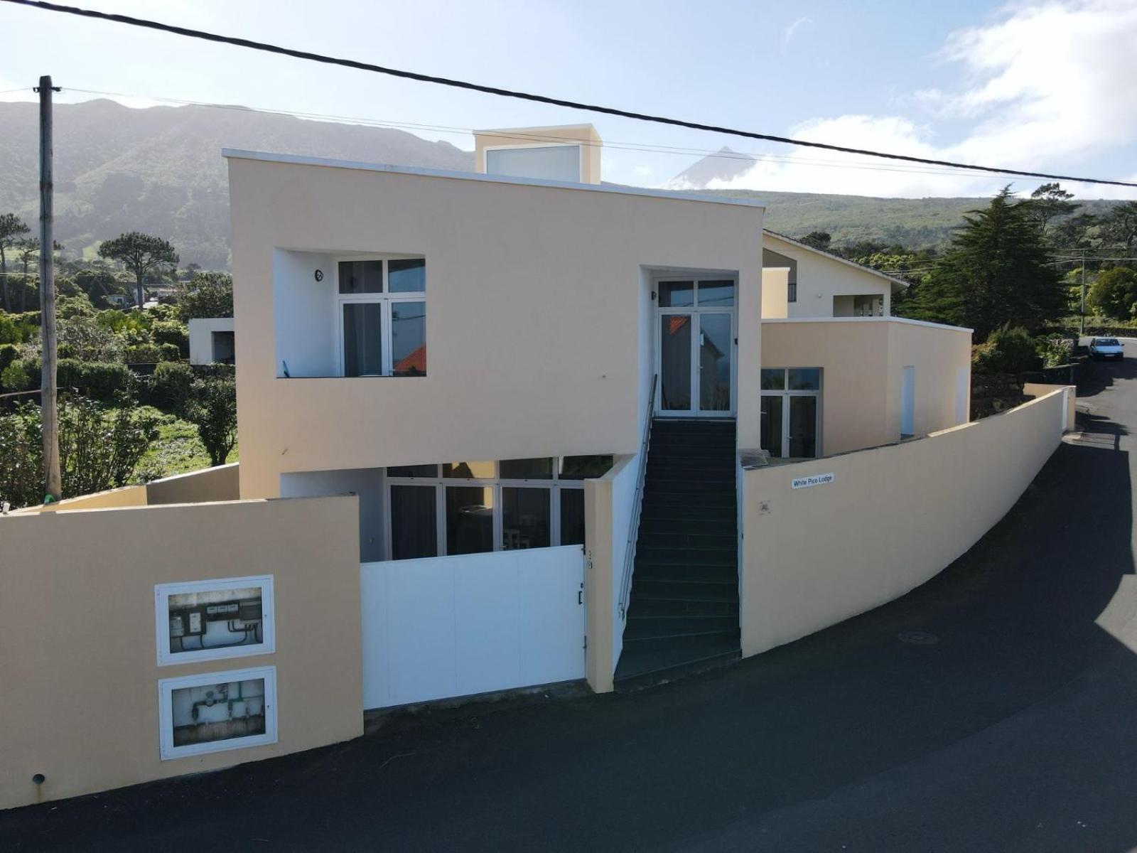 White Pico Lodge São Roque do Pico Екстериор снимка
